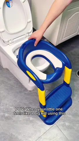 Potty training made easy with this kid-friendly step stool and seat. Confidence starts here! #pottytraining #toddlerlife #parentinghacks #babyessentials 