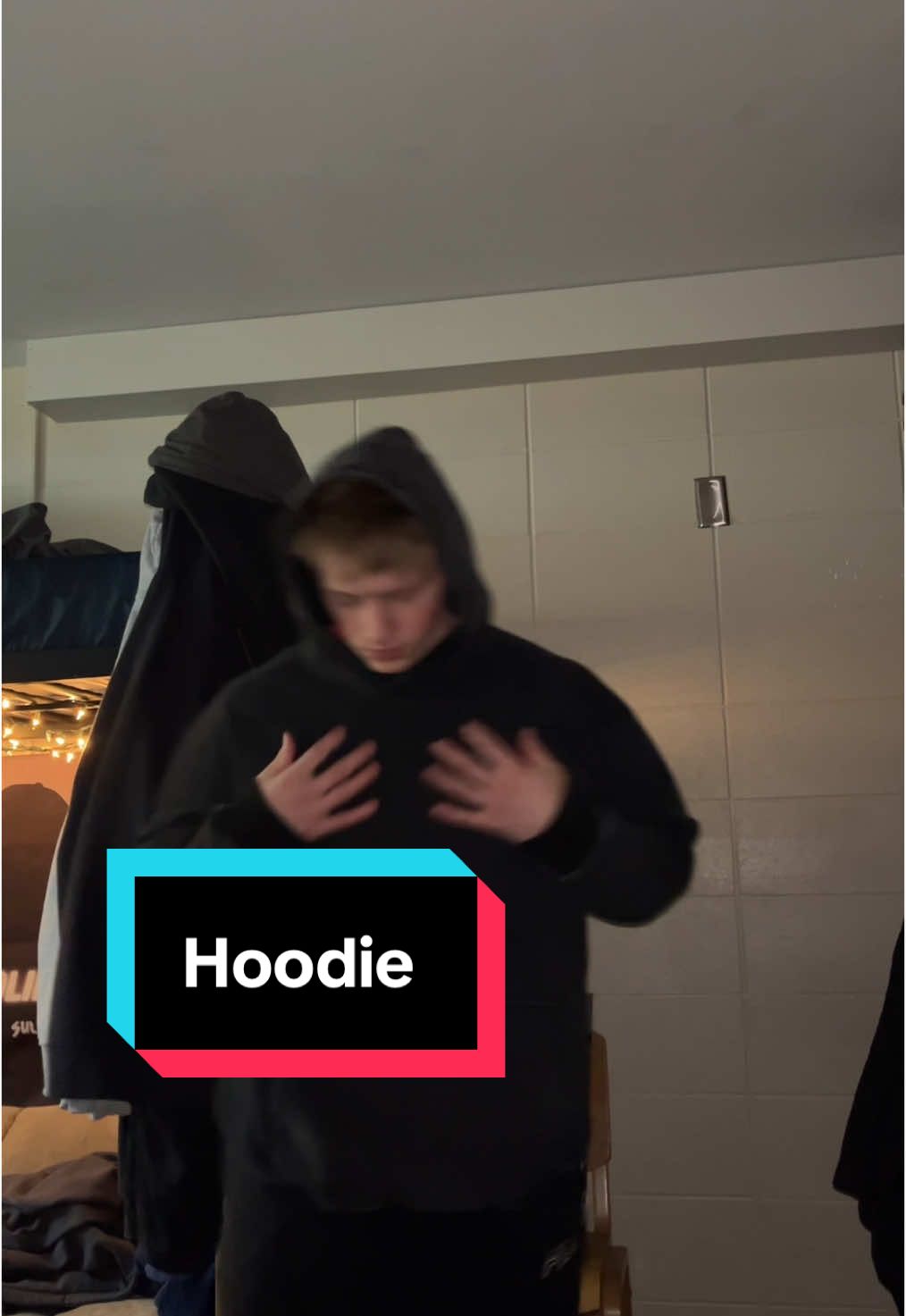 Brooo it’s actually so high quality (100% cotton) don’t miss it 👀‼️ #hoodie #menshoodie #oversizedhoodie #hoodiechallenge #sweatshirt #hoodieszn #sweatshirtstyle 