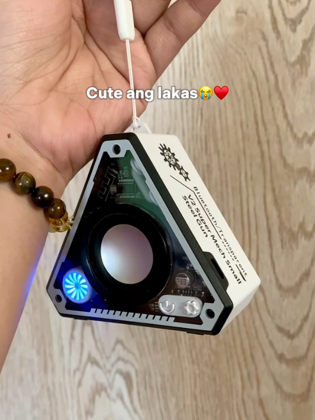 Very handy triangle speaker na ang lakad ng bass huhu ang ganda ang cute! unexpected ung lakas❤️#foryourpage #fyp #minibluetoothspeaker #trianglespeaker #superbassspeaker 