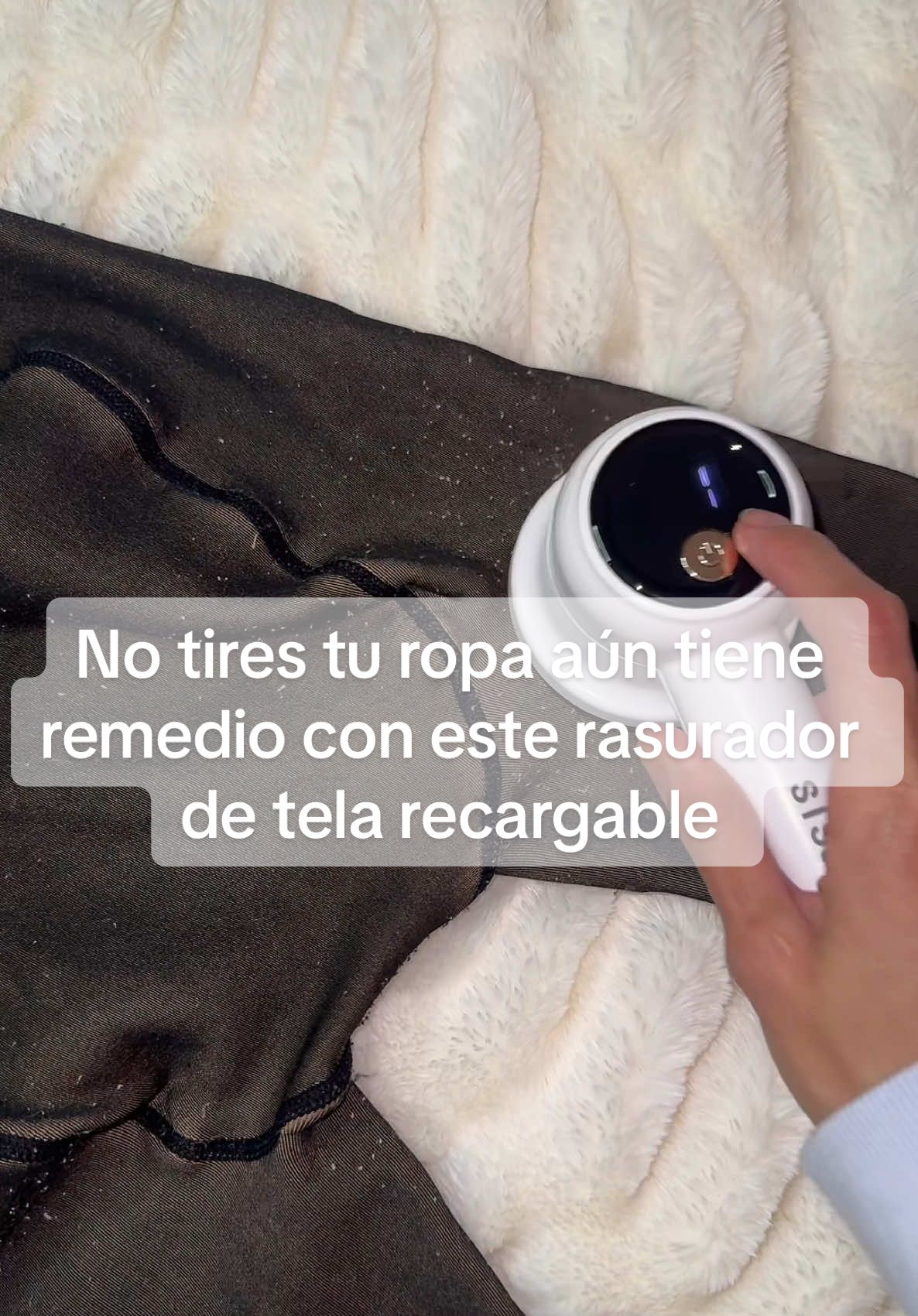 Rasurador de ropa para la pelusa recargable#rasuradordepelusas #rasuradorderopa #ropa #clothesshaver #lintremover #lintshaver #hairballs #rechargablefabricshaver #removingfuzzballs #tiktokshop 