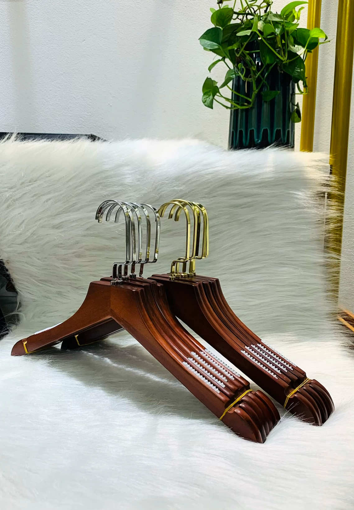 Móc treo quần áo nam nữ màu nâu cổ vuông #mocao #moctreoquanao #moctreo #gỗ #fyp #xuhuong 