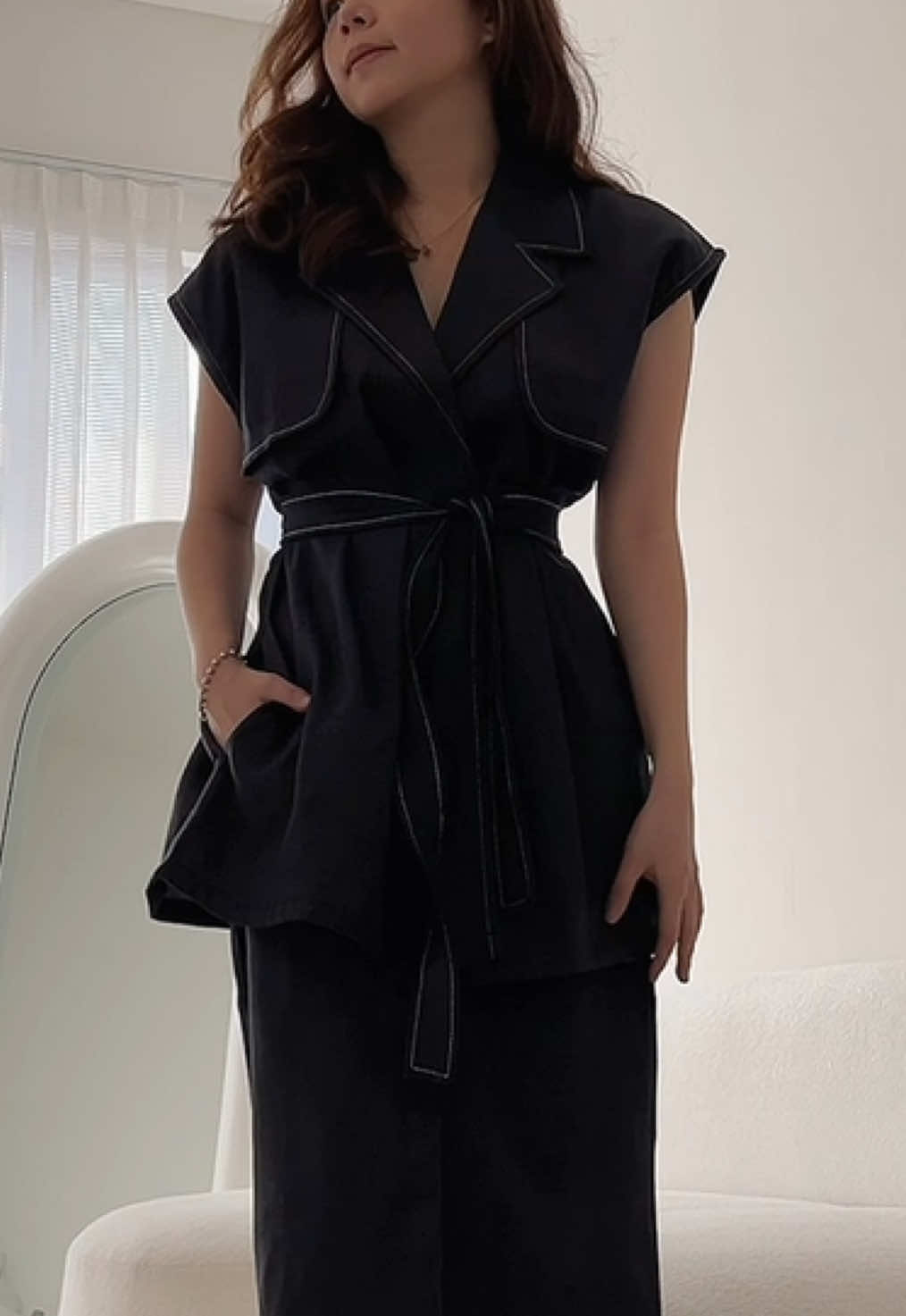 Our best-selling Claire Top – effortless, chic, and a wardrobe essential! ✨ Style it up or down, and make it yours. Have you grabbed yours yet? 🤍