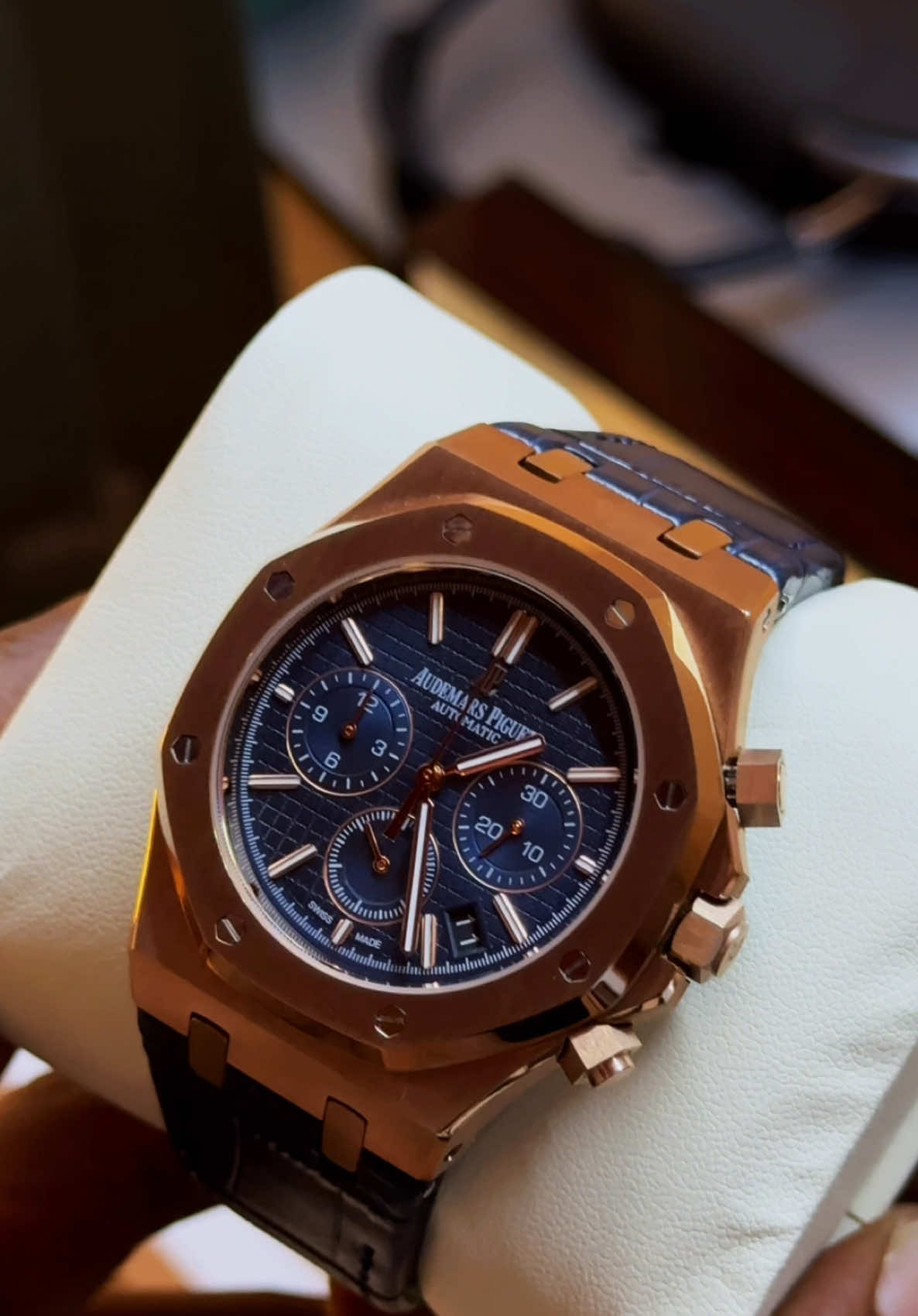 Audemars Piguet Chronograph.  80,000frs 📍 Douala Cameroon. Expédition internationale #audemarspiguet #apwatch #LuxuryWatches #watchchallenge #WatchFam #