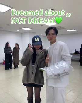 ☮️💚 Lucky Happy Peacey,, 💚☮️ #nct #nctdream #haechan #mark #concert #kpop #kdol #kconcert #smconcert #nct127 #hellofuture
