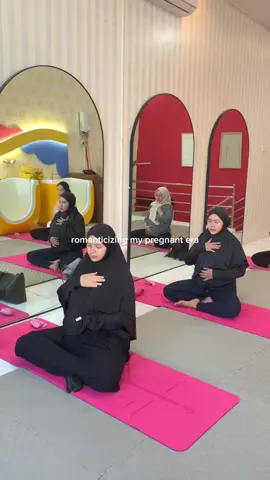 Seru banget 🩷 #yoga #yogahamil #prenatalgentleyoga #prenatal #pregnant #pregnancy #ikkibabyspa #surabaya #gresik #jawatimur #jatim #fyp #foryou #foryoupage #fyppppppppppppppppppppppp #fypage 