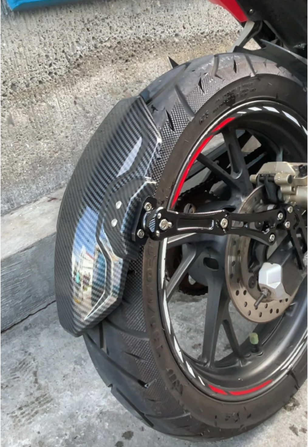 Carbon Mud guard Tire Hugger Universal?? Need na need mo ‘to lalo kung naka tail tidy ka, add to cart na!  #mototok #motorcycle #cbr150r #mudguard #tirehugger #fyp #tiktokshop 