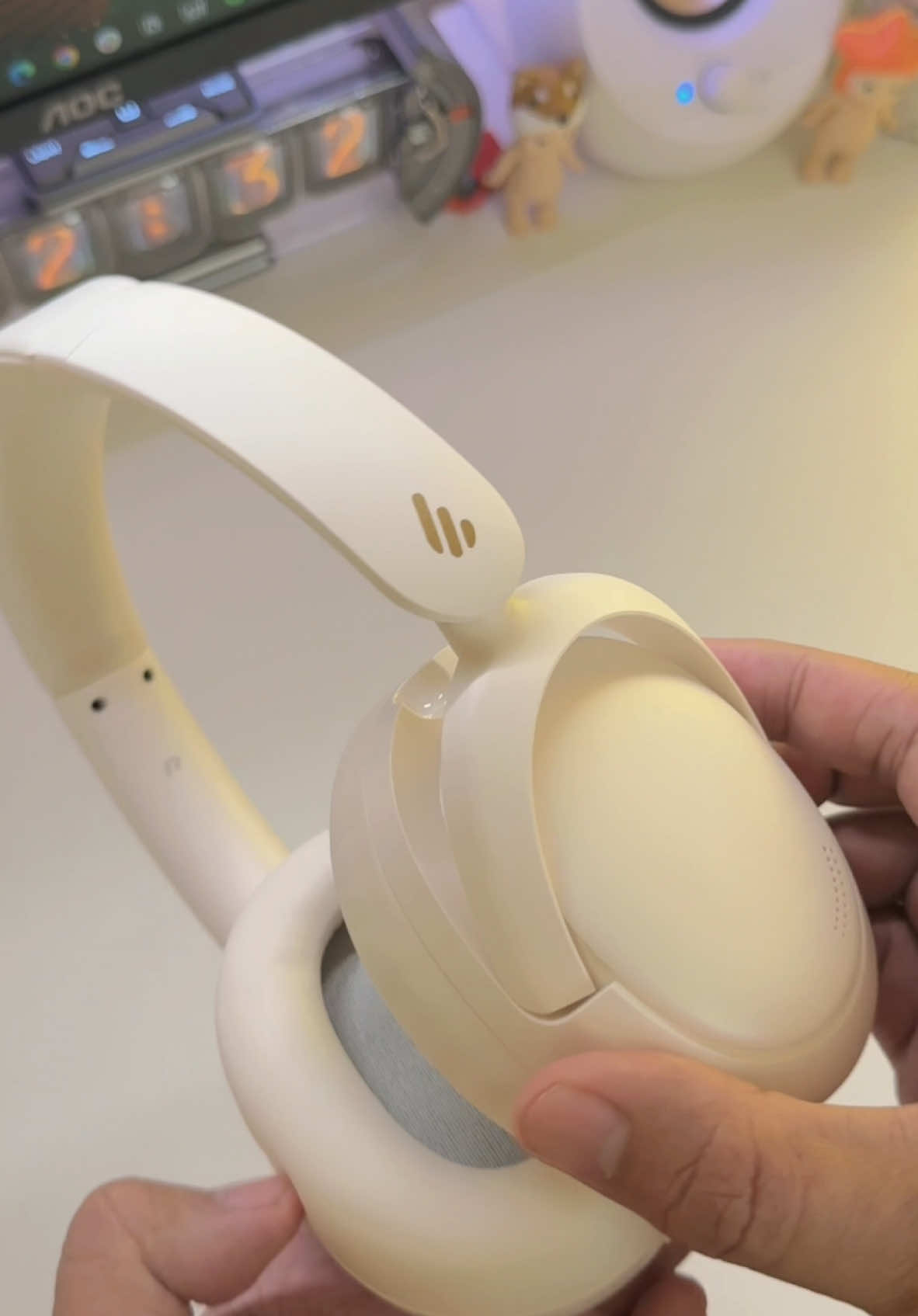 Stay tuned for the review - Edifier W800BT Pro #edifier #edifierphilippines #edifierw800btpro #headset #bluetoothheadphones #wirelessheadphones #unboxing #asmr #techreview #techunboxing 