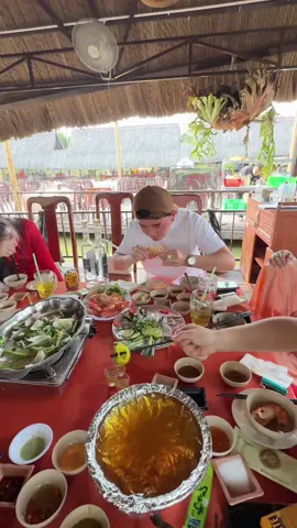 Từ từ để ăn cái  Thật ra toàn bị ép ăn kêu kêu quài.  #xuhuongtiktok #thinhhanh #viral #annhaumientay 