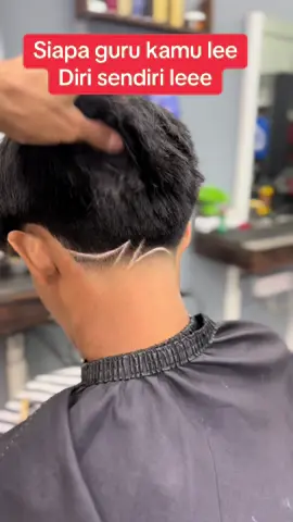 Taper fade line belakang #fypシ゚viral #videoviral #potonganrambutpria #potonganrambutcowok Gaya rambut anak anak muda