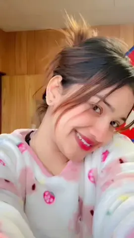 When your heart is too weak to handle the pain but you still manage your smile🙃#fypシ゚ @करिस्मा ✨ 