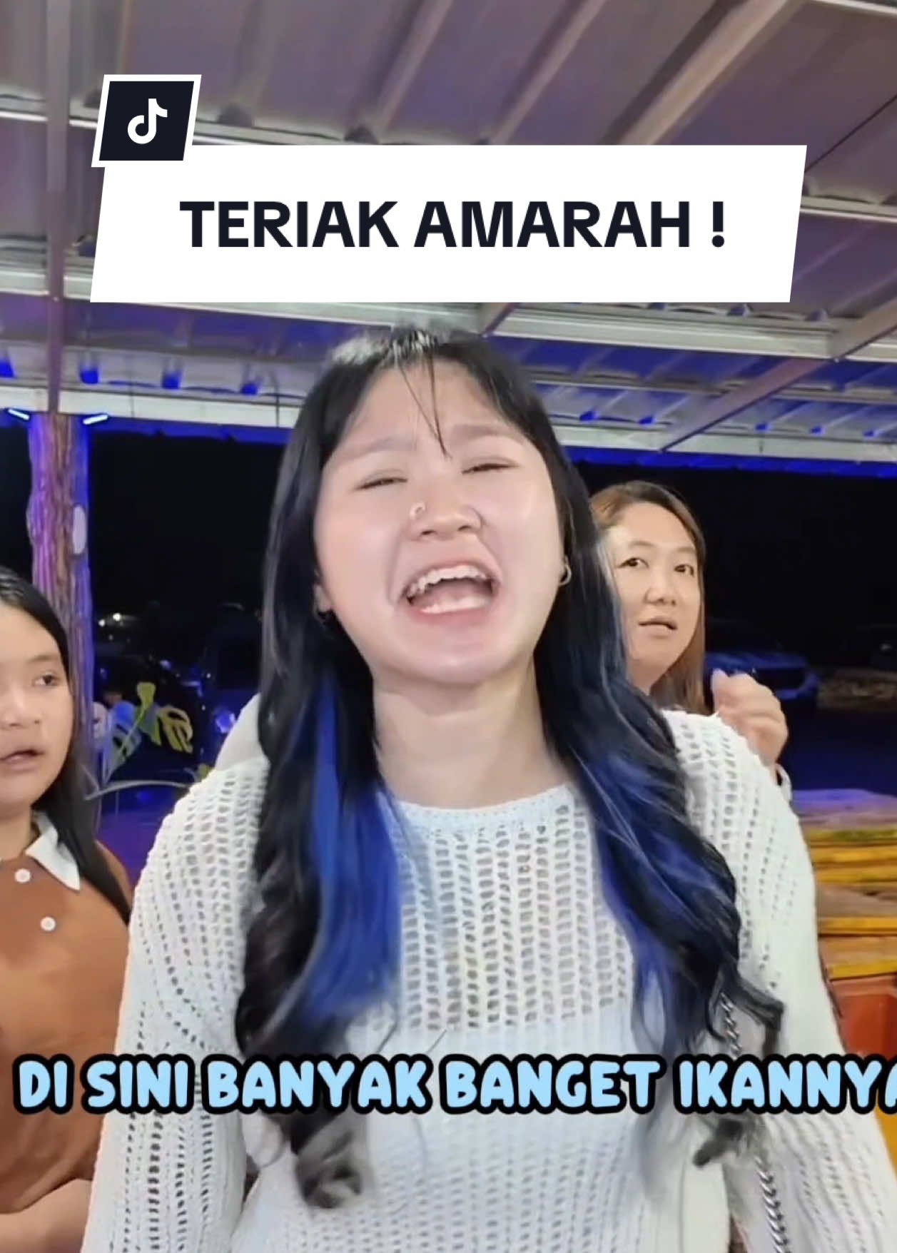 Gapeduli walau diliatin orang lain #dellaseptt #dailyvlog #dailylife 