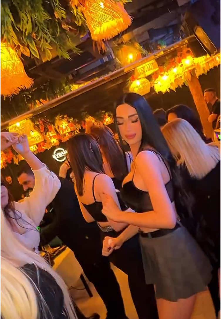 🥂 Eyşan İstanbul , Yeni Nesil Eğlence 💃 Haftanın 7 Günü  🎧 19:30 - 01:30 saatleri arası eğlence  ☎️ Bilgi ve Rezervasyon: 0 (531) 930 86 81  📍İstanbul / Beşiktaş-Fulya