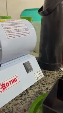 Adquira seu moedor de café na Agromap. Super prático e fácil de manusear. Cafezinho moído na hora todos os dias em casa!#cafe #moedordecafe