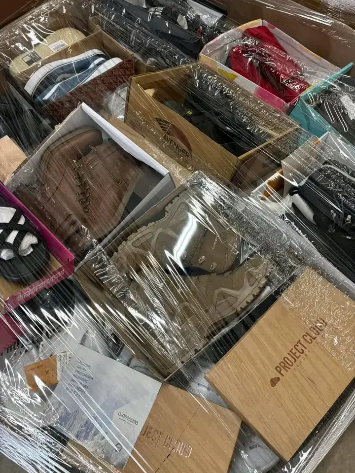 Great deal on Amazon mixed shoes pallets $660 a pallet of 300 pairs they’re all new and mixed you’ll find kids male and female shoes on this pallet dm for more infos @everyone