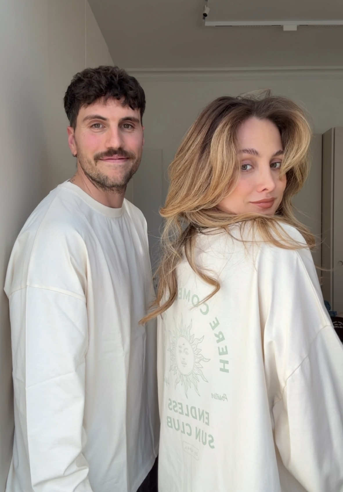 Anzeige | Meine Frau @CARMEN KROLL und ich haben ein Modelabel namens @OH APRIL . Dort entwerfen wir nicht nur Styles, die Frauen großartig stehen, sondern auch Pieces für uns Männer. Die neuesten Styles der Kollektion Guided by Instinct, die am 04.02. gelauncht wurde, stelle ich euch heute vor