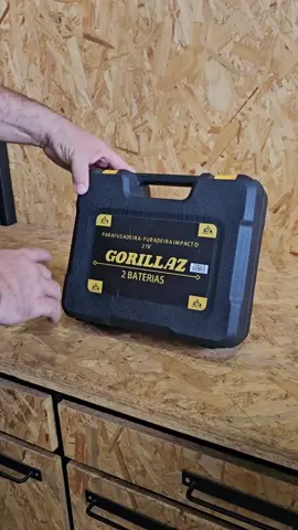 A Parafusadeira Furadeira 10mm 3/8 GRZ-21PB da Gorillaz é uma ferramenta versátil e potente que traz praticidade e eficiência para seus projetos. Equipada com duas baterias de lítio de 21V e mandril de 3/8