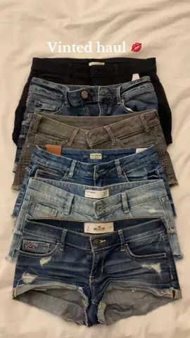 Vintage micro shorts from the 2000s 😍so beautiful  3 pairs on my vinted :bestways  #vintagefashion #fashion #microshorts #minishorts #2000s #vinted #hollister #fashion_vlogzz #outfitinspo 
