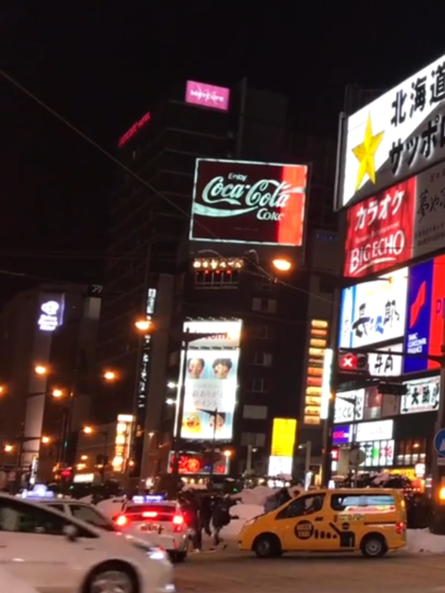 النجاح في عالم المال والأعمال لا يتطلب الحظ، بل فهم احتياجات الناس وتقديم الحلول التي لا يستطيعون رفضها. 🚀 سواء كنت رائد أعمال، مسوّقًا، أو صاحب مشروع، فتعلم كيف تبيع القيم الحقيقية هو مفتاحك للثراء! 💡 ما الذي يمكنك بيعه؟ الجمال، الرفاهية، الأمان، الصحة، الوقت، الثقة... القائمة لا تنتهي! المفتاح هو أن تعرف ما يبحث عنه الناس وتقدمه بأسلوب لا يُقاوَم. ابدأ الآن، فكّر بطريقة الأثرياء، ولا تبقَ في دائرة الفقر!  #ريادة_الأعمال #تطوير_الذات #الثراء_المالي #تحفيز_النجاح #مشاريع_ناجحة #التجارة_الإلكترونية #التسويق_الذكي #حرية_مالية #ابدأ_مشروعك #استثمر_في_نفسك