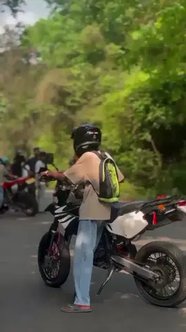 🥺❤️‍🩹 #AU #foryou #bikelover #AU #dtracker250 #CapCut 