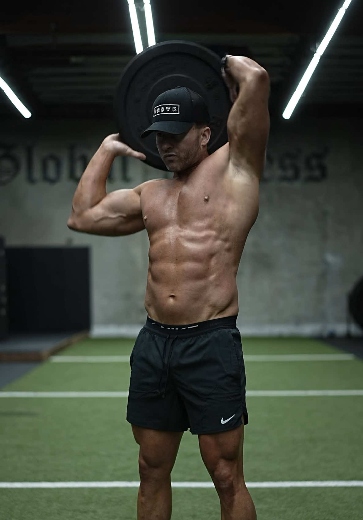 Grab a plate and try this full body burner. #core #workout #abs #motivation #bodybuilding 