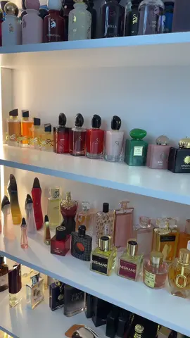 أجمل نسخ العطور من وجهة نظري ليبر/سي/جود جيرل /دي مارلي/عطور جيفينشي/عطور فالنتينو/عطور أرماني/#ملكة_من_عطور #عطور_نسائيه #fragance #perfume #viral #viralvideo #explore #trending #fyp #سيفورا #sephora #hudabeauty #يوم_التأسيس_السعودي ##عروض_التأسيس 