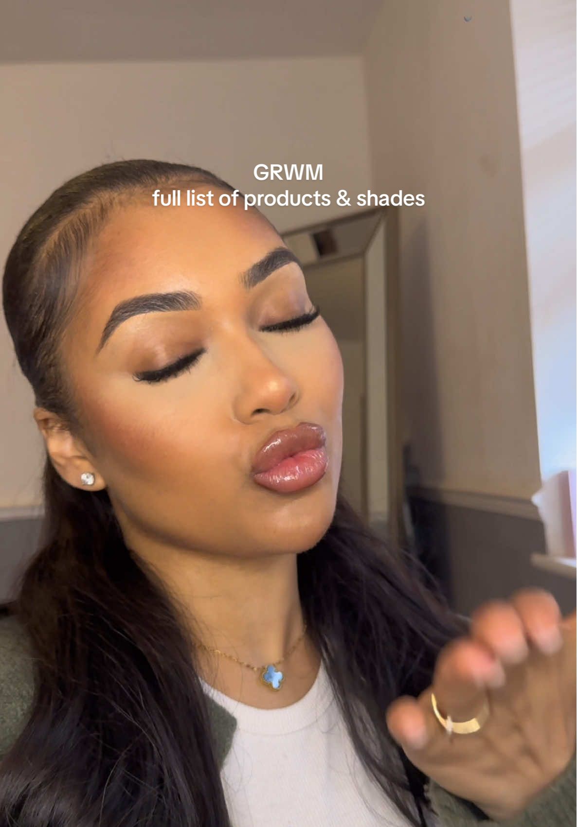 My soft glam makeup routine with all products & shades 💕 #foryoupagе #fyp #fy #foryouu #MakeupRoutine #softglammakeup #blackgirlmakeup #grwm #grwmroutine #trendin #viral 