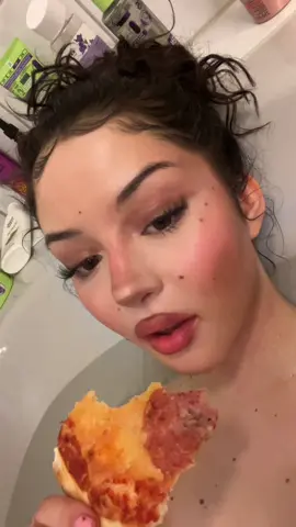 junge was ist badewanne für eine geile erfindung, baden neues lieblingshobby #woistlena #berlin #baden #badewanne 