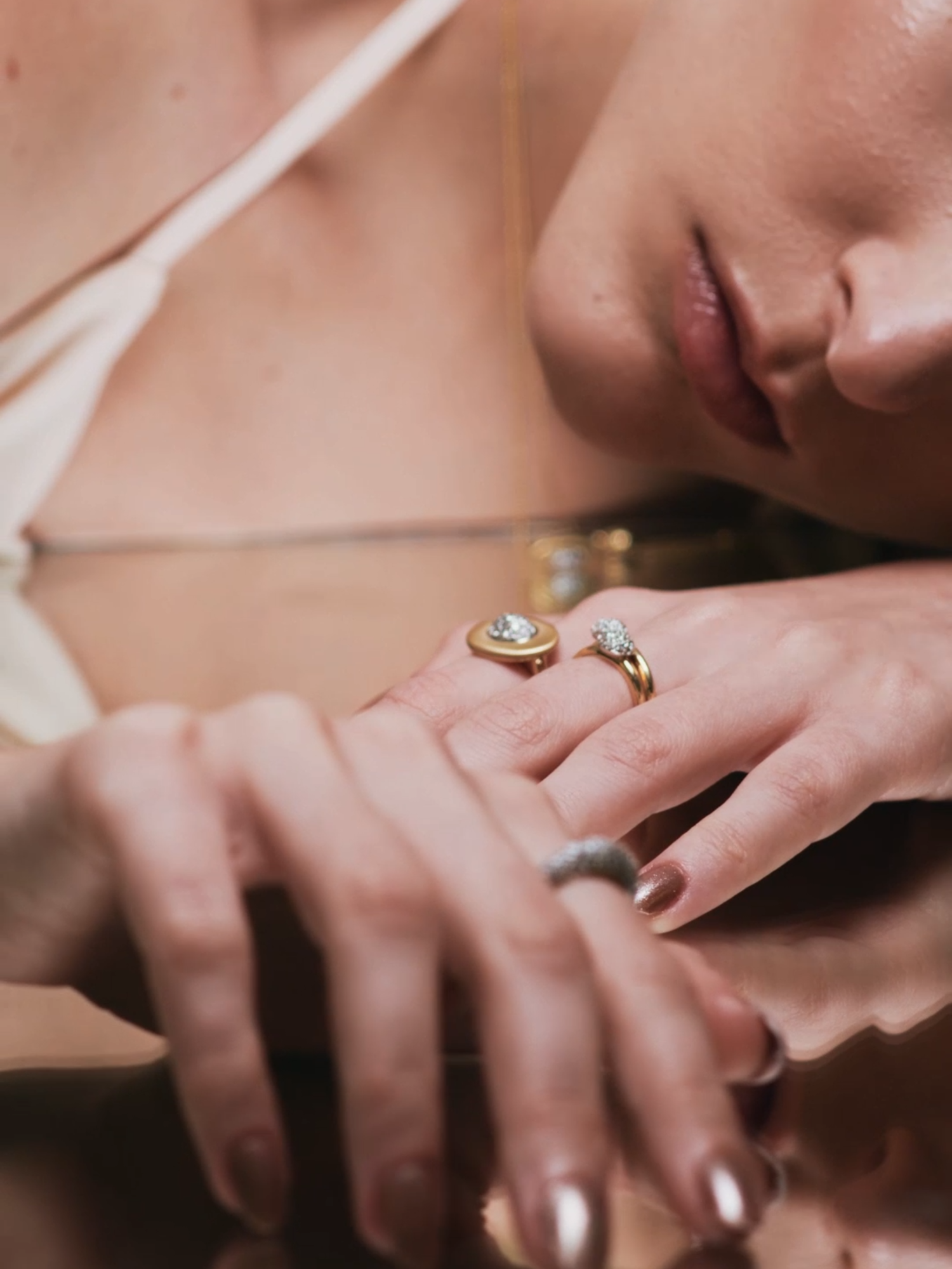 Inspirada na magia do cosmos, a coleção Meteoros HStern traduz a grandiosidade das estrelas e dos meteoros em joias de brilho galáctico. #MeteorosHStern #joiasdeouro #HStern