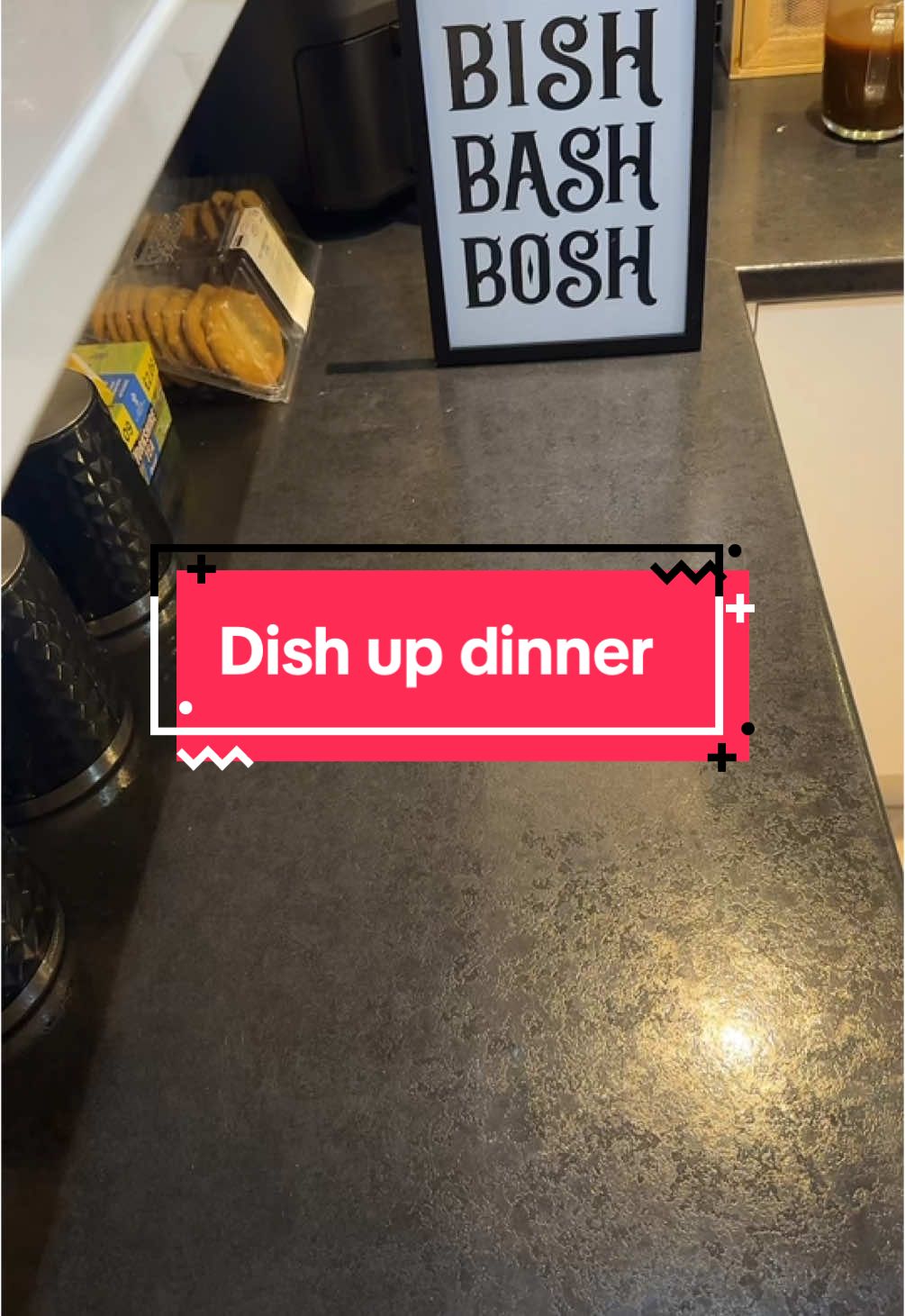 Dish up dinner with me and tonight we’ve got cottage pie yorkie puds 🤤 #dishupdinnerwithme #dishupdinner #dinnertime #DinnerIdeas #dinner #familydinner #fyp 