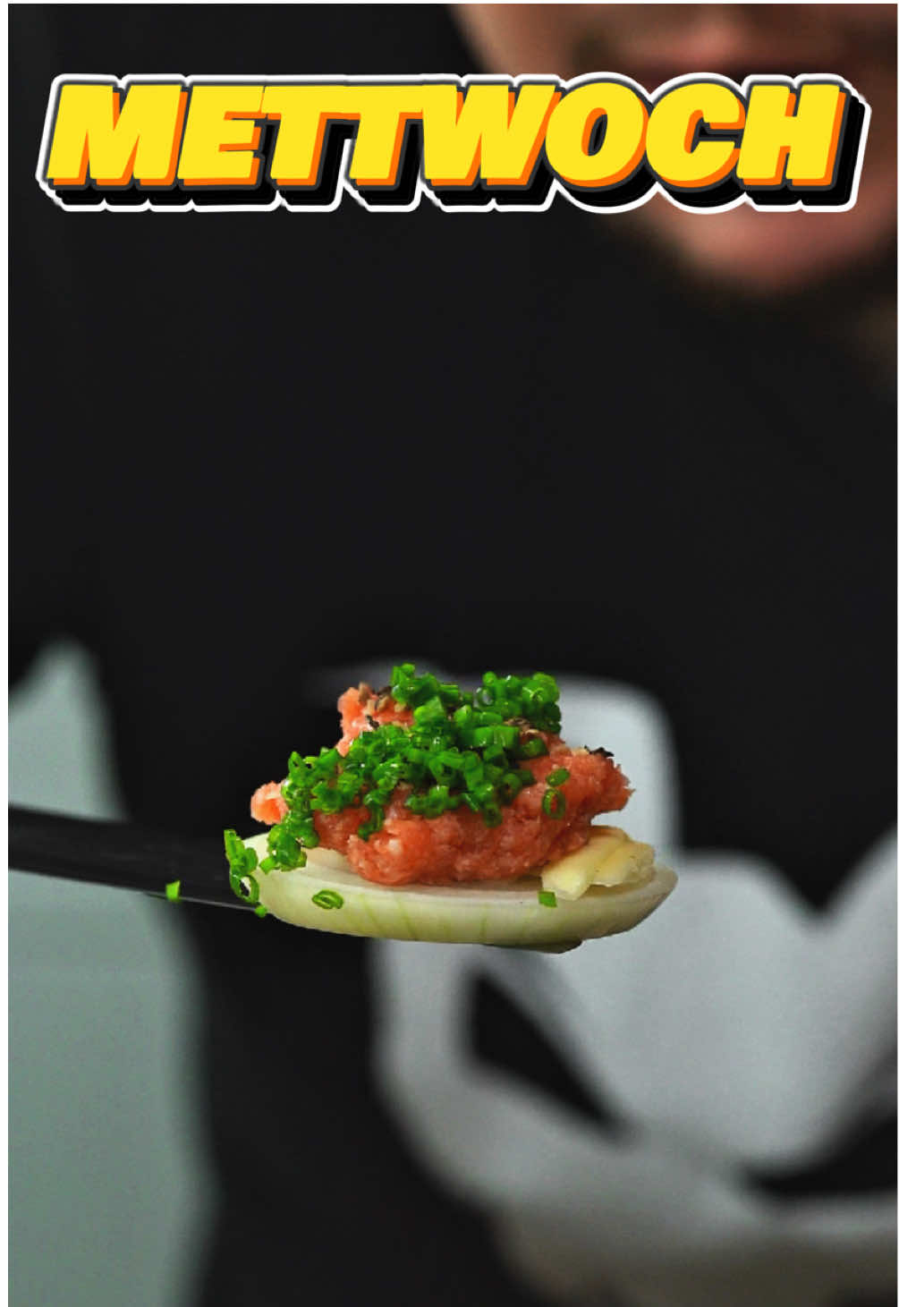 Es ist wieder Mettwoch – heute gibt's das Flying Dutch Mett Häppchen: ohne Brötchen, aber mit extra Zwiebeln! 😋🔥 Bist du dabei? Markier einen Freund, der das probieren muss, und schreib in die Kommentare, wie du dein Mett am liebsten genießt!