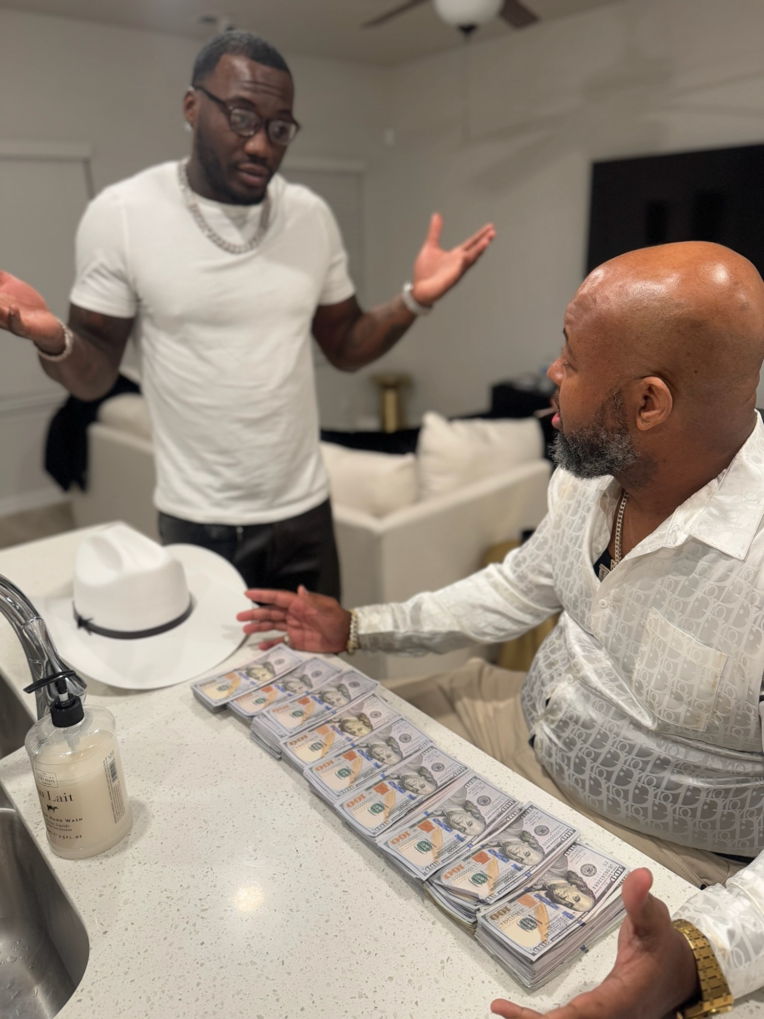 When James gets checked by his Alabama boss! #God #Jesus #Jesusispoppin #Jesusbeenpoppin #kountrywayne #letthatsizzleinyourspirit #helpisontheway #love #mikebless