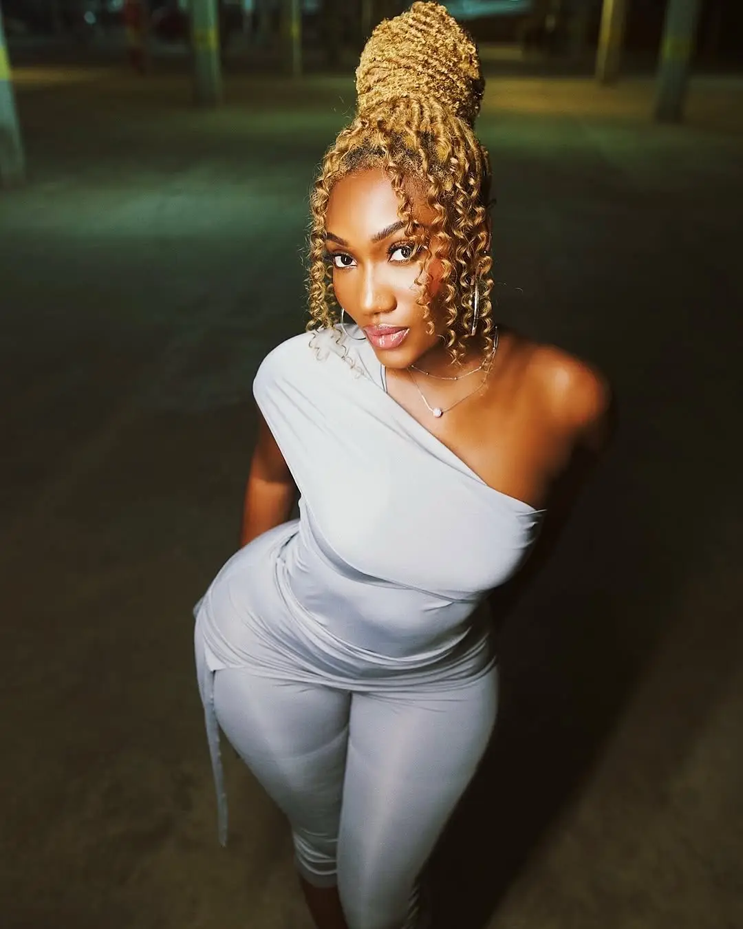 @Wendy Shay serving looks. Go stream her new Song 