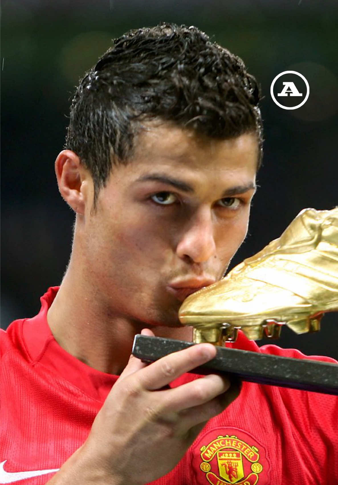Cristiano Ronaldo está de parabéns! O capitão da seleção nacional faz hoje 40 anos. 🥳 Para assinalar a data, A BOLA compilou alguns feitos e curiosidades e da carreira de CR7. 🐐 #CristianoRonaldo #tiktokdesporto 