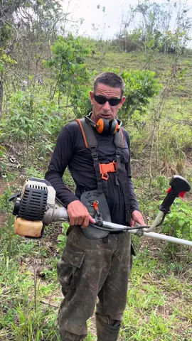 Testando essa roçadeira da toyama #criatividadesextremasofc #dicas #paravc #tutorial #ensinamentos #roçadeira #motos 