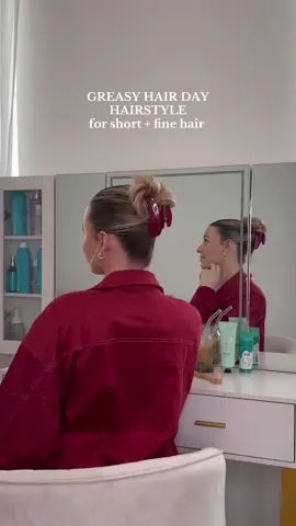 Love a classic slicked back claw clip look!! #slickedbackhair #clawcliphairstyles #shorthairstyles #finehairtips #hairhack #greasyhairstyle using @Not Your Mother’s wax stick @TheSmoothCompany styling cream @Paul Mitchell and @Emi Jay brushes !! 