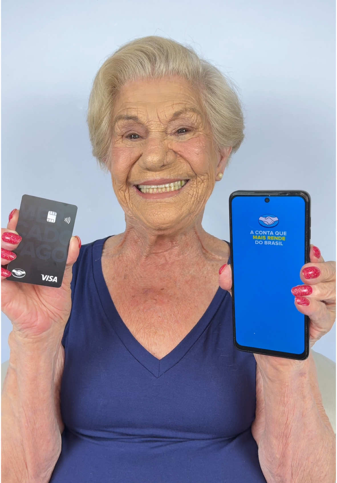 Meus amores, hoje vim mostrar para vocês como eu resolvo tudo pelo celular e ainda ganho mimos! 💙  Com o @Mercado Pago Brasil eu faço minhas compras com o cartão de crédito, ganho cashback na hora e me sinto muito moderna! E eu faço tudo isso pelo celular. Incrível, né? 🤩 Então não perca tempo e vem ser antenada que nem eu! Baixe o app e faz a conta no banco digital que te mima igual vó, beijos meus amores 😘 #publicidade