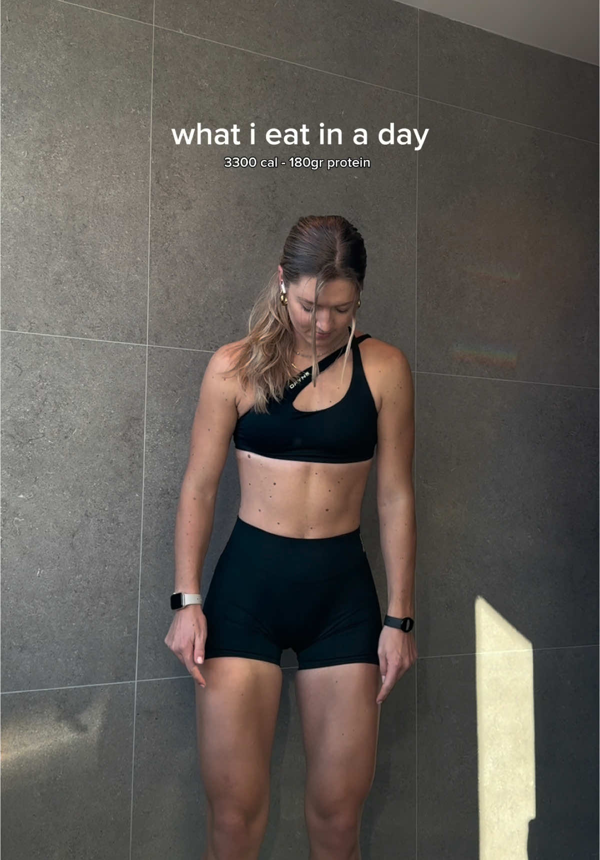 WHAT I EAT IN A DAY 😋😋 3300 cal - 180 gr protein && to be honest, i’m only focussing on eating enough cals and proteins. But besides that, i’m a big sweettooth and sugar addicted 😂  so i’m definitely not always eating healthy (especially in the weekends) 🤭 @esncom sale is LIVE! So 20%%% off on proteins with my code fitbysav 🫶🏼 #whatieayinaday #gymmotivation #GymTok #Fitness #FitTok 