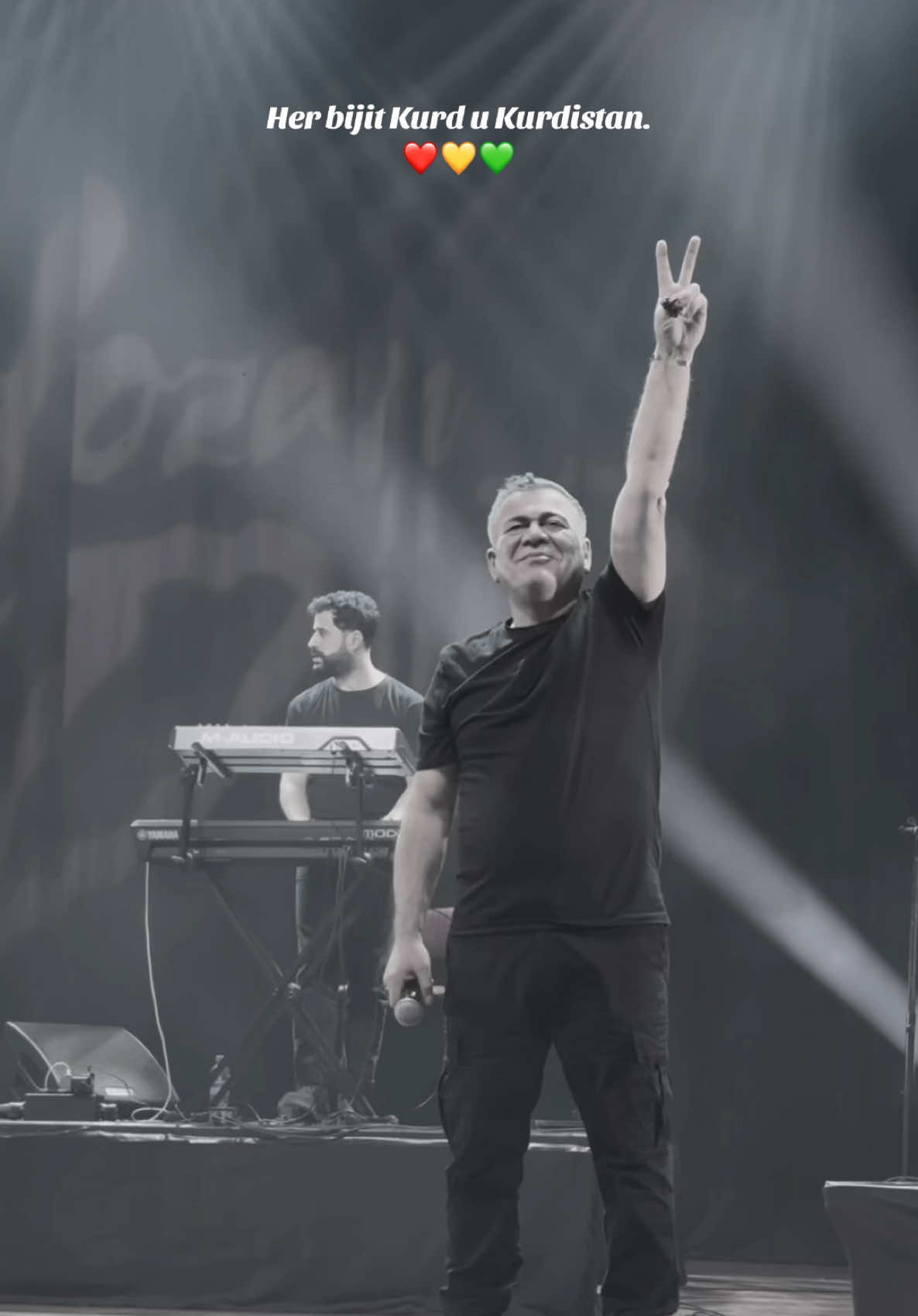 Oyyy yareeeee. ❤️💛💚 @Hozan dino #hozandino #dino #kurd #kurdish #kurdishmusic #music #dutch #hollanda #kurdistan #zaxo #duhok #utrecht #CapCut 