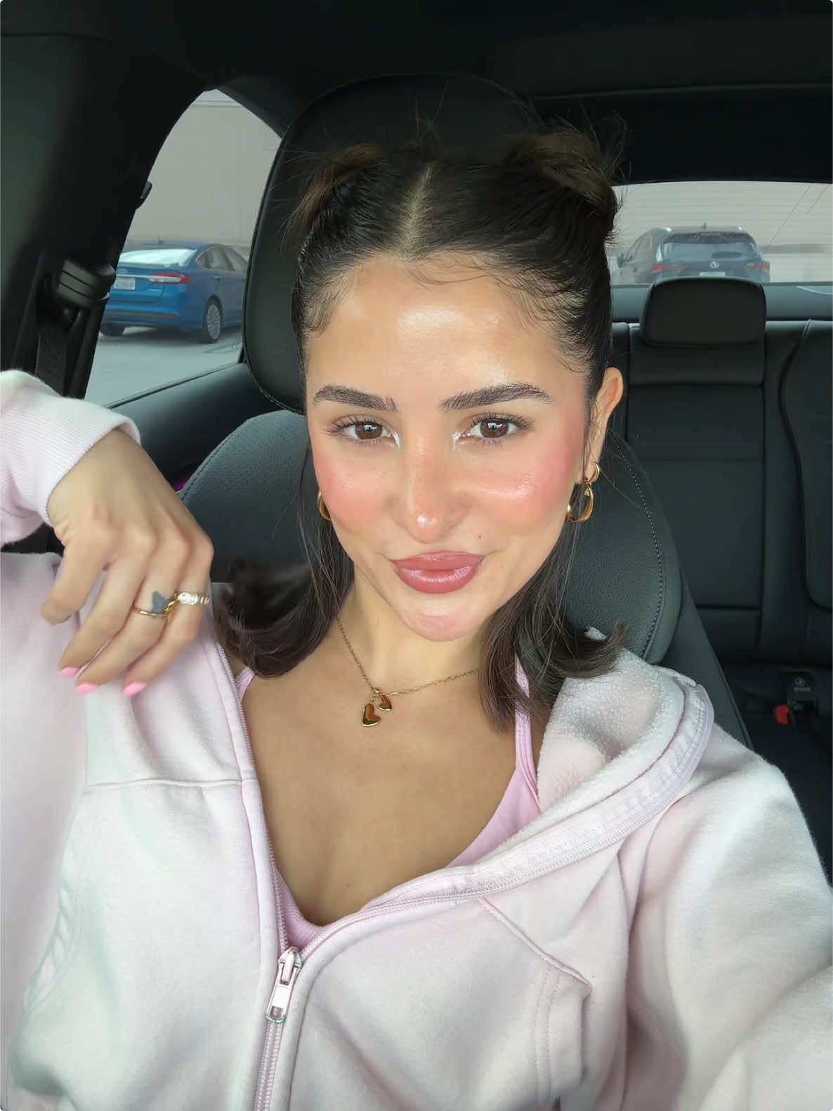 moment for the space buns ooomgg #shorthair #shorthairstyles 