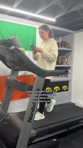 my girl @growwithjo gets me through it 🤭🤭🤭 #growwithjo #workout #motivation #homeworkout #homegym 