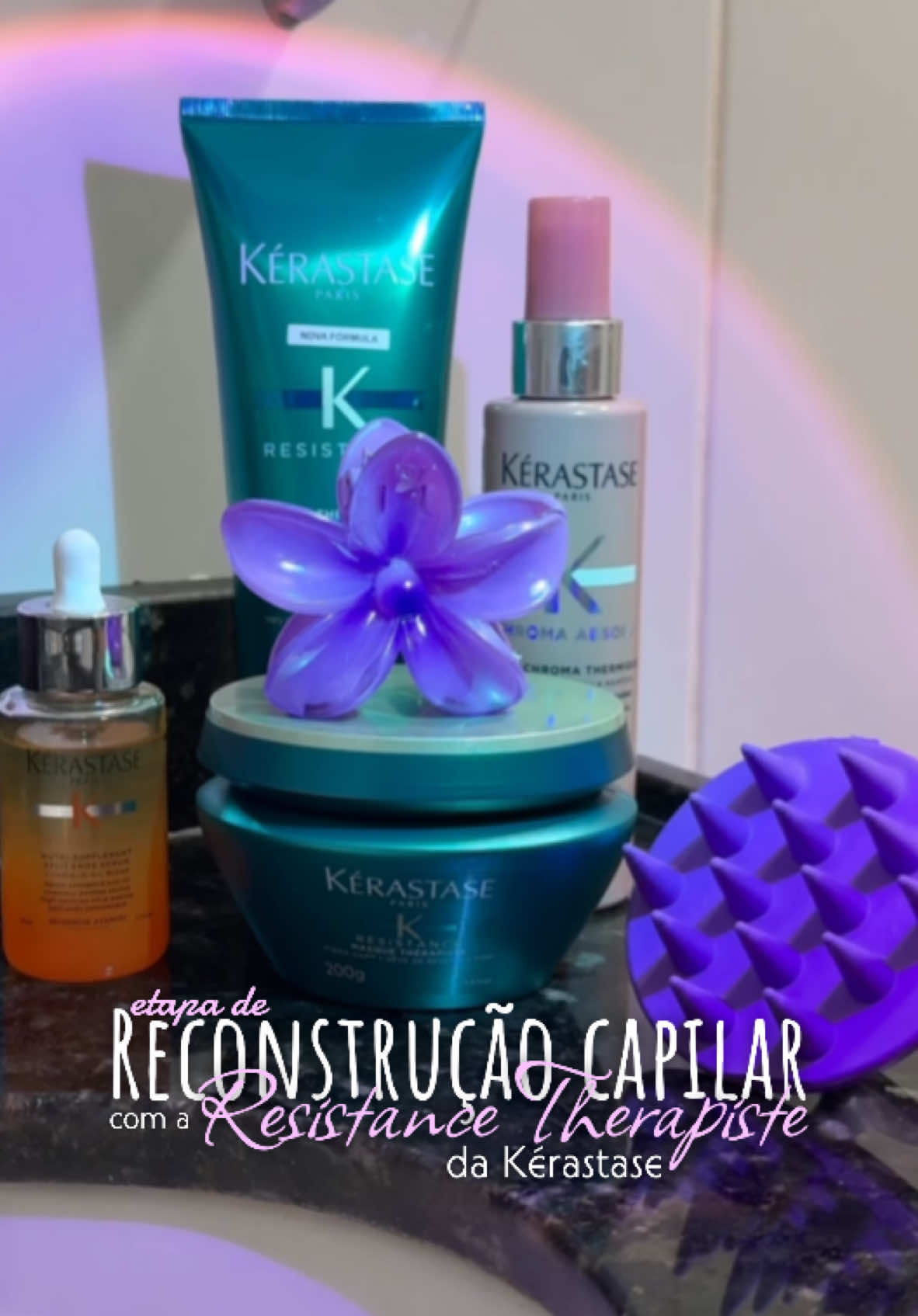 Reconstrução capilar com a Resistance Therapiste da @Kérastase  - Essa linha vai ressuscitar o cabelo já no primeiro uso, recuperando a força e elasticidade dos fios e não é recomendado usar para manutenção de cuidados por ser um tratamento intenso 💗 #reconstruçãocapilar #kerastase #cronogramacapilar #loiros #hair #haircareroutine #dicasdebeleza 