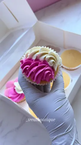 🩷🤍 Nozzles: 2D & 1M  Frosting: American buttercream  . . . . #treatboutique #cupcakereel #cupcakepiping #buttercreampiping #smoothbuttercream #howto #foryou #buttercreamfrosting #cupcakedecoratingvideo #cupcakedecorating #tutorials #satisfying #dessert #pintrest #buttercreampipingtutorial #fyp #explore #bakedgoods #trendingcakes #reeltrending #foodphotography #dessert #cupcakesofinstagram #fypviralシ #buttercream #canberra #cupcaketrend #googong #canberramum #canberraeat