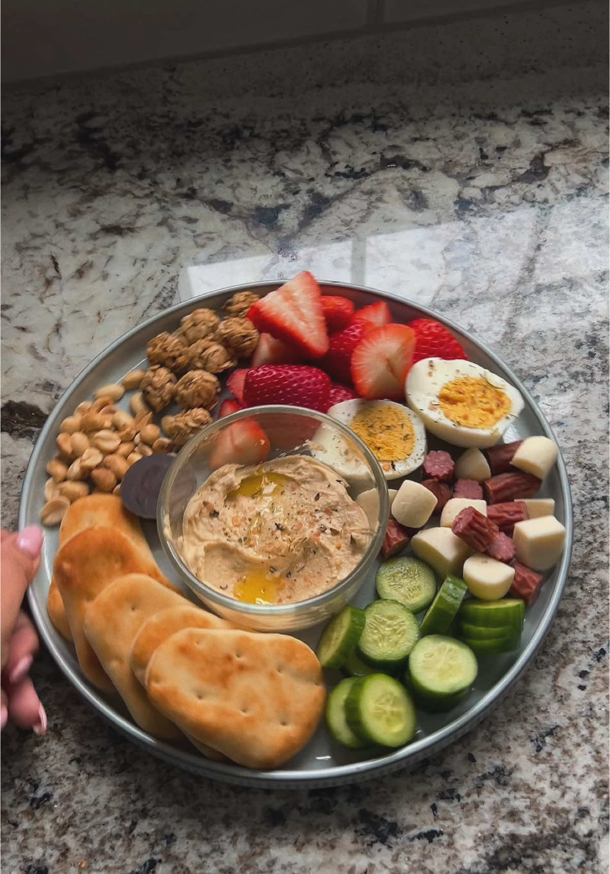 snack plates >>> 🥒😮‍💨🍓 #snack #snackplate #food #dinner #lunch #goodeats #snackideas 