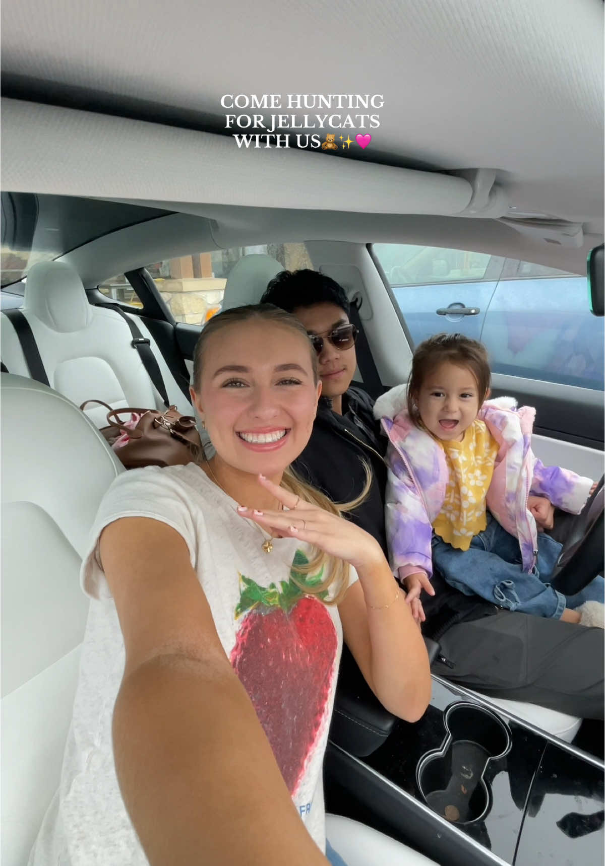 WISH WE COULD’VE TAKEN THEM ALL HOME WITH US🥺✨🧸🩷#trending #momsunder25 #MomsofTikTok #Vlog #diml #jellycat #shopping #youngmom #familygoals @Jellycat 