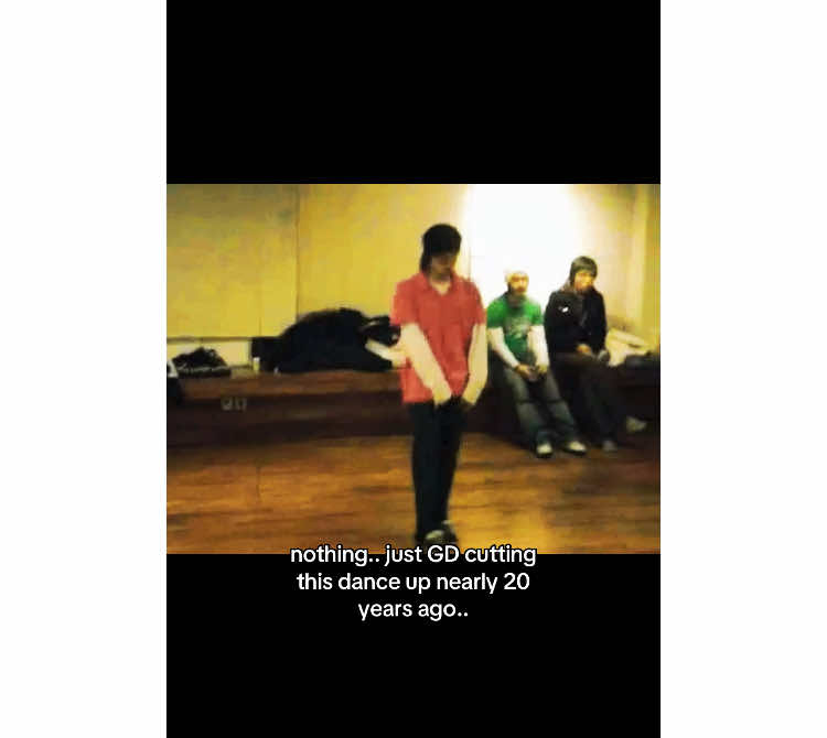 (the song I added is not the song he was dancing to) but omgggg?? 18 years ago bro?? almost 20 years ago this video came out, the start of his career 🥲🥲 #gdragon #bigbang 