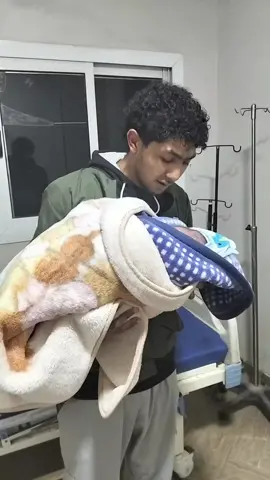 حبيب قلب خالو اللي نور البيت حمدالله على السلامه يا قلب خالك❤️👶🫂#الاذان_بصوت_تخشع_له_القلوب🕌🕋 #الاذان #الاذكار #مولود_جديد 