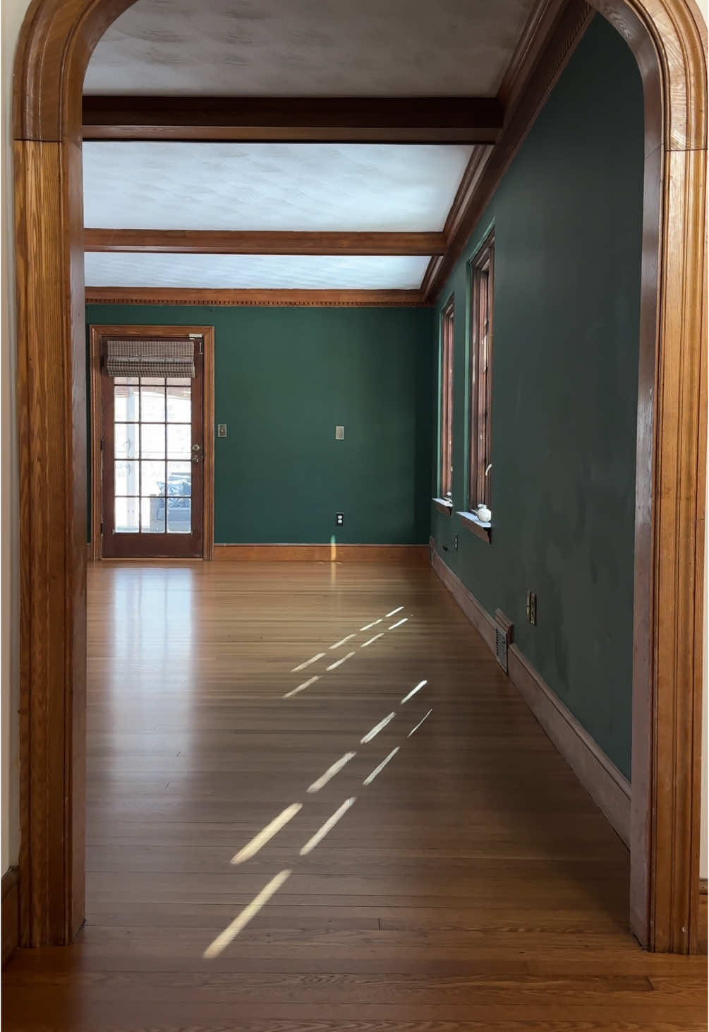 Free online estimate - link in bio!  White oak refinishing. Materials used: Bona golden oak stain Berger Seidle Green Star satin #bonafloors #bonastain #bergerseidle #bergerseidlegreenstar #goldenoak #hardwoodstaining #floorstaining #floorrefinishing #hardwoodrefinishing #hardwoodfloorrefinishing #bostonhardwoodfloor #bostonhardwoodcompany #massachusettshomes #bostonhomes #bostonrenovation #bostonservices #massachusettsflooring #bostonflooring #homeflooring #floorrestoration #hardwoodfloorrestoration #hardwoodrestoration #woodfloorrefinishing 