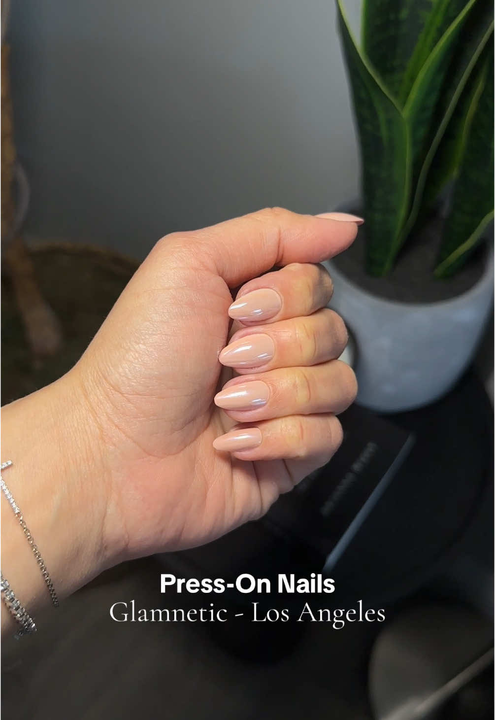 Another press-on nails update.. been eyeing this set for awhile and not just because I’m an LA girl.. but look at that color. It feels more chrome in person that the camera may have not picked up but it’s gorgeous and I’m loving it. @Glamnetic  #pressonnails #glamnetic #pressons #nailsathome #nails 