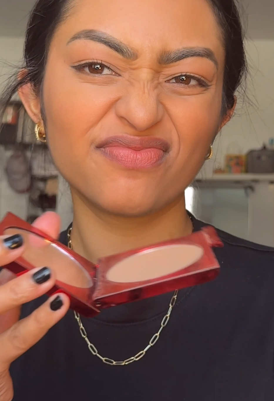 I’m obsessed ✨  @ONE SIZE BEAUTY setting powder in medium 2 (nr) 🤎 #desi #darklips #makeup #browngirl #😳 #relatable #grwm #grwmmakeup #nomakeupmakeup