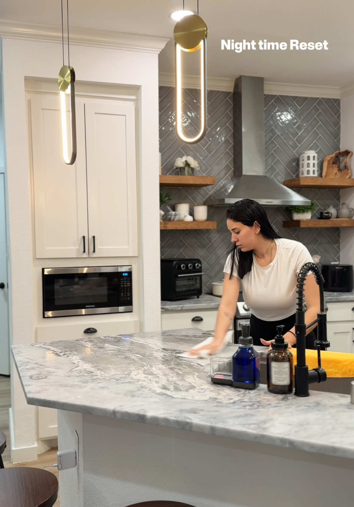 Que creen al respecto ? Motívate a ser tu mejor versión . A sacar esas partes en tu vida que no te favorecen a expander tu mente y nutrirla ✨ #motivation #openyourmind #motivationalvideo #CleanTok #cleanwithme #kitchenreset #kitchencleaning #cleaningtiktok 